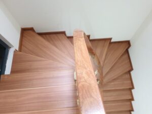 bac-cau-thang-nhua-gia-go-phu-tho